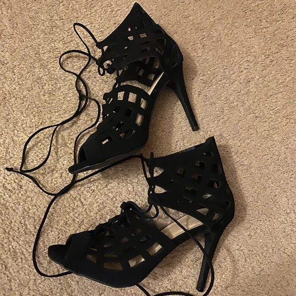 Peek-a-boo Black Heels - Picture 3 of 4